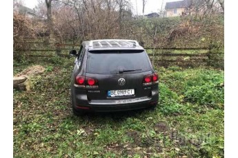 Одну із трьох автівок, розшукуваних після кривавої стрілянини на автомийці у Луцьку, знайшли (фото)
