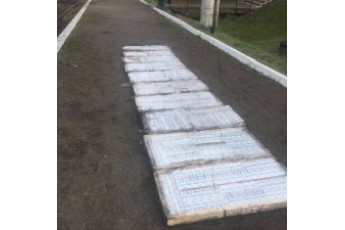 На Волині виявили контрабандні цигарки у залізничному вагоні з рудою (фото)