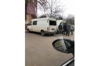 У Луцьку зловмисники обікрали бус (фото)