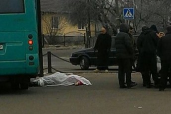 Головні новини Волині 23 листопада: На Волині автобус насмерть переїхав директора школи; у місті на Волині внаслідок пожежі померла 1,5-річна дитина