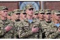 У Луцьку батьки заблокували виїзд автобуса з призовниками (відео)