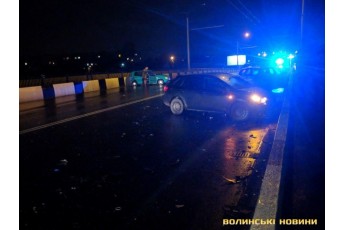 У Луцьку через ожеледицю сталася масштабна аварія на мосту (фото)