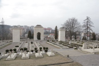 Суд покарав поляків, які хуліганили на Личаківському кладовищі