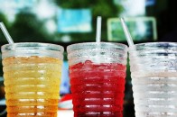 Вчені заявили, що вживання солодкої газованої води може викликати звикання
