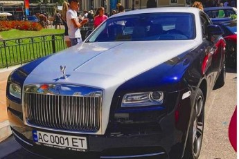 Елітний Rolls-Royce 75-річної лучанки за 350 тисяч доларів помітили у Монако (фото)
