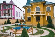 В Україні знайшли секретний табір ромів, багатству якого позаздрить навіть Янукович (відео)