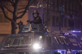 Протести в Парижі: поліція застосувала газ проти демонстрантів, на вулиці вивели БТРи