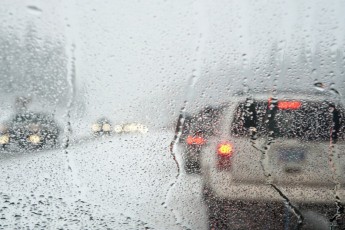 Дощ, ожеледь і туман: в Україні різко зіпсується погода