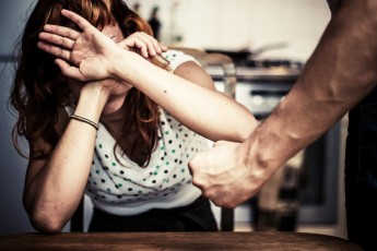 Як врятуватися від сімейного тирана: психолог дала поради жінкам