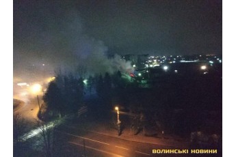 Знищений дах та перекриття: у Луцьку загорівся сервісний центр МВС