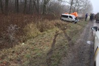 Намагався обігнати: на Волині два авто злетіли у кювет