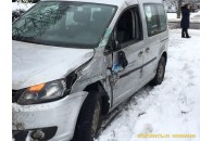 У Луцьку на перехресті зіткнулись вантажівка та легковик (фото)