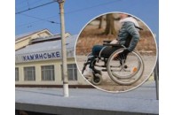 Таксист викинув із машини речі дівчини з інвалідністю на Дніпропетровщині