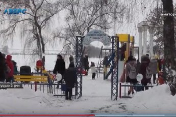 У селі під Луцьком відкрили дитячий майданчик на День Святого Миколая (відео)