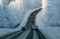 Волинських водіїв попереджають про мокрі та засніжені дороги