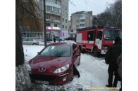 Авто влетіло в дерево: у Луцьку у жінки за кермом стався приступ епілепсії