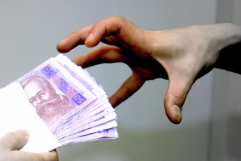 Оштрафували волинянина, який пропонував патрульному хабар