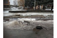 У Ківерцях утворилось провалля посеред дороги біля будинку культури