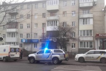 Головні новини Волині 1 січня: у Луцьку з вікна багатоповерхівки випала жінка; поблизу Луцька у новорічну ніч авто збило молоду дівчину: подробиці аварії