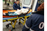 У Луцьку врятували дуже виснажену бабусю, що лежала на підлозі її квартири (фото)