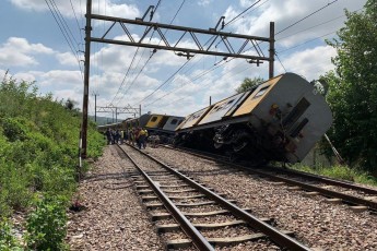 Два потяги зіткнулись у ПАР: понад 600 постраждалих (Фото)