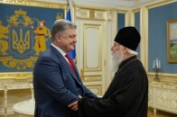 Обмін люб’язностями: Порошенко отримав від Філарета орден Андрія Первозванного