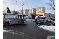 ДТП у Луцьку: легковик влетів у маршрутку (фото)