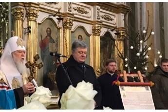 Там моляться за вбивць: Порошенко у Луцьку звернувся до парафіян УПЦ МП