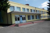 Бив кулаками та душив: у ліцеї під Луцьком черговий гуртожитку відлупцював 6-класника (відео)