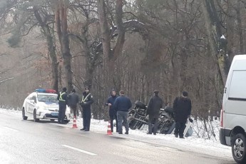 На Волині мікроавтобус злетів з дороги