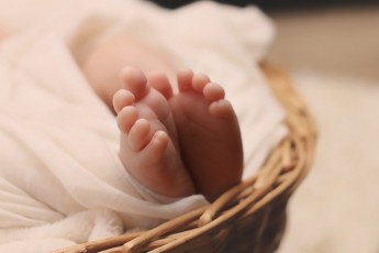 Померла від больового шоку: батьки жорстоко вбили немовля на Вінниччині