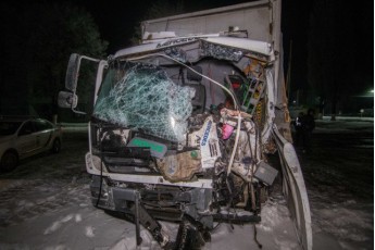 Моторошне зіткнення вантажівок сталось під Києвом, водій загинув (фото)