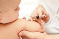 У Луцьку заборона дітям відвідувати школи змусила батьків робити щеплення від кору (відео)