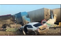 Три вантажівки та два легковики: показали моторошну автотрощу в Криму (відео)