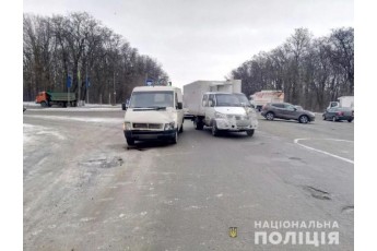 Відразу два авто переїхали 70-річного дідуся (фото)