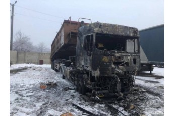 Голові ОТГ під Луцьком спалили дві вантажівки та екскаватор (фото)