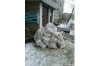 У Луцьку люди влаштували смітники під вікнами багатоповерхівок (Фото)