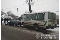 На Волині рейсовий автобус протаранив легковик, постраждалу госпіталізували (Фото)