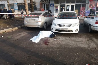 Молоде подружжя розстріляли просто посеред вулиці Миколаєва (фото)