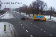 Біля Луцька зіткнулись легковик та вантажівка (відео)