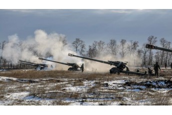 Окупанти розгорнули понад 100 гармат та танків на Донбасі