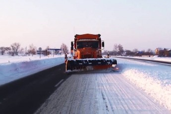 На Волині для ліквідації ожеледиці задіяли 10 одиниць техніки