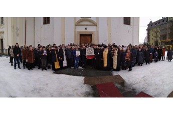 Священик УПЦ МП втікав із храму після переходу до ПЦУ під гімн України (відео)