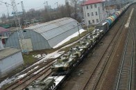 Росія стягує військову техніку до кордонів України (фото)