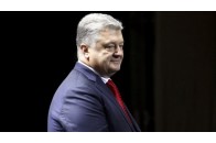 Порошенко ганебно втікав від журналістів з готелю (відео)