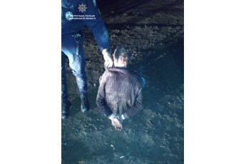 У Луцьку неадекват кидався під авто поліції (фото)