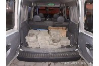 У Луцьку чоловік крав бруківку на вулиці (фото)