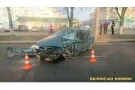 Врятувала подушка безпеки: подробиці ранкової ДТП у Луцьку