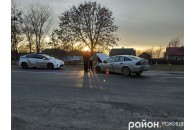 На Волині від зіткнення легковики відкинуло на різні узбіччя (фото)