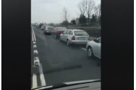 На відео зняли 15-кілометрові черги 